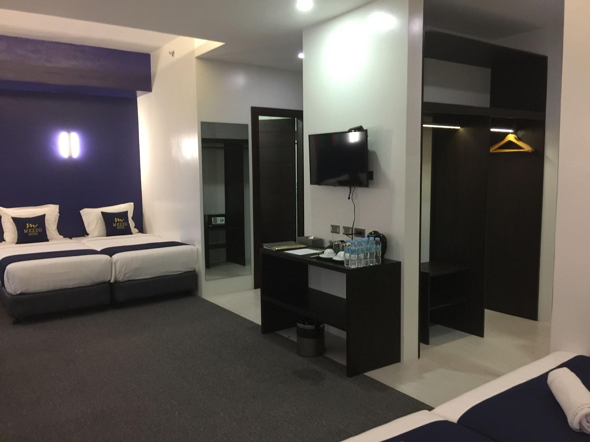 Mezzo Hotel Cebu Stadt Exterior foto